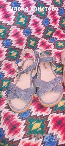 Продавам 2 броя дамски сандали номер 37, снимка 3 - Маратонки - 51785806