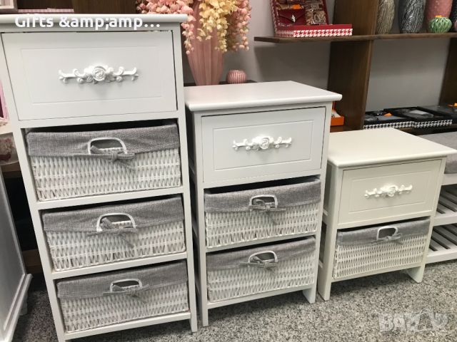 Дървено шкафче в бяло с чекмедже и кошници, снимка 1 - Шкафове - 46128032