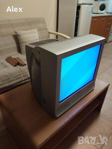 Телевизор Samsung в отлично състояние с дистанционно управление и документи 