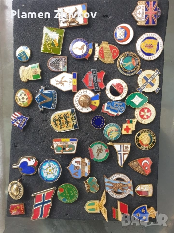 стара колекция събирана с години от значки на тема СПОРТ и ФУТБОЛ