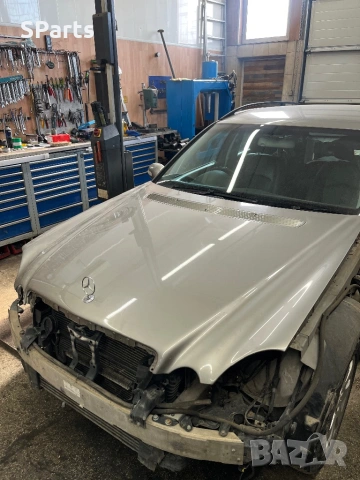 Преден капак Mercedes w211, снимка 2 - Части - 53694549