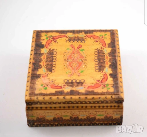 Старинна кутия за 10  броя цигари за за си свиете цигарки и да си ги подредите и са са винаги до вас