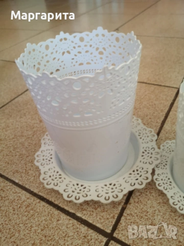 бели саксии с подложки, снимка 3 - Стайни растения - 54265004