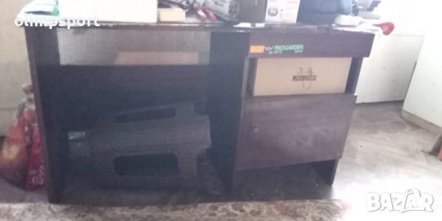 Бюро  120 х 60см има и стъкло отгоре 