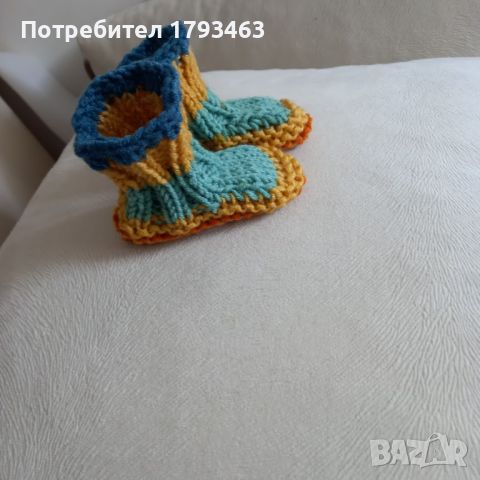 Ръчно плетени бебешки чорапки-до 6 месеца, снимка 1 - Комплекти за бебе - 46453091