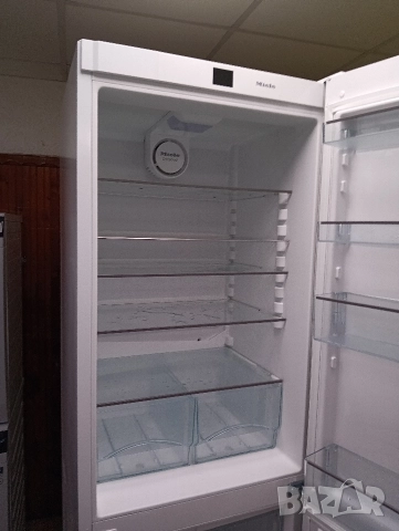 Комбиниран хладилник с фризер Миеле Miele с 2 години гаранция!, снимка 5 - Хладилници - 53001957