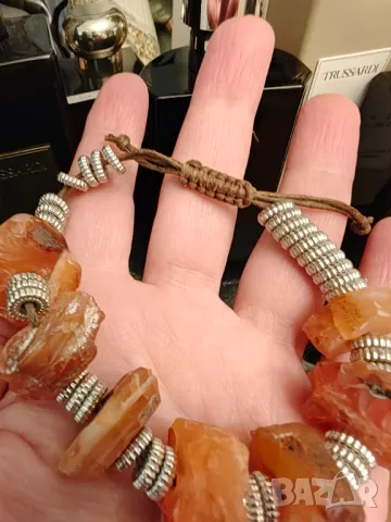 Ръчно изработена гривна с Хесонит сребърни елементи и кожа , снимка 3 - Гривни - 49668607