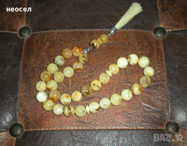 Броеница от кралски кехлибар