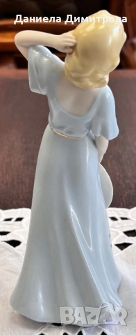Дама, Royal Dux Bohemia, снимка 2 - Статуетки - 54288399