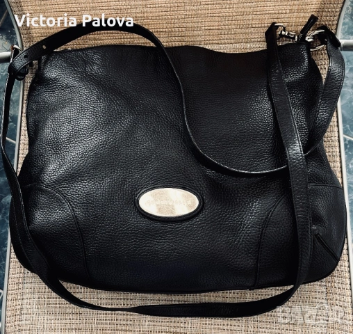 Оригинална кожена чанта Coccinelle - естествена кожа, тип Hobo (Черна), снимка 3 - Чанти - 54009431