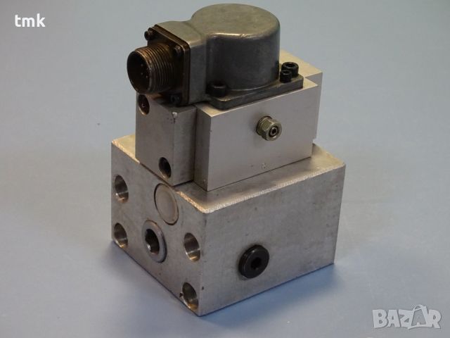 Серво клапан MOOG mod 77-720/77-715 flow control servo valve, снимка 3 - Резервни части за машини - 46673649