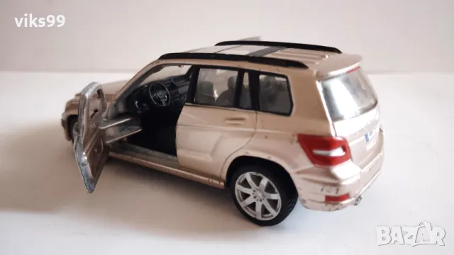 Mercedes Benz GLK Class Maisto 1:40, снимка 3 - Колекции - 47225186