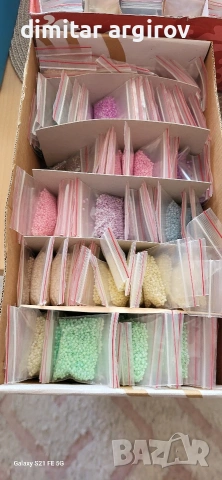 Голям комплект стъклени мъниста за бижута – 400+ пакетчета по 10-15г., снимка 13 - Бижутерийни комплекти - 53844107