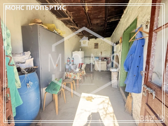 Двуетажна къща с просторен двор и гараж на тихо място в с. Караисен, обл. Велико Търново., снимка 6 - Къщи - 53825817