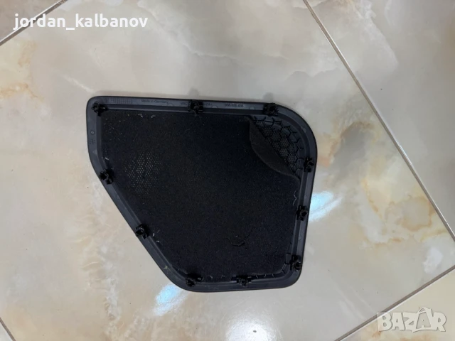 Решетка на говорител на задна лява врата на Порше Макан Porsche Macan само за 50лв. 95b035435, снимка 2 - Части - 51022683
