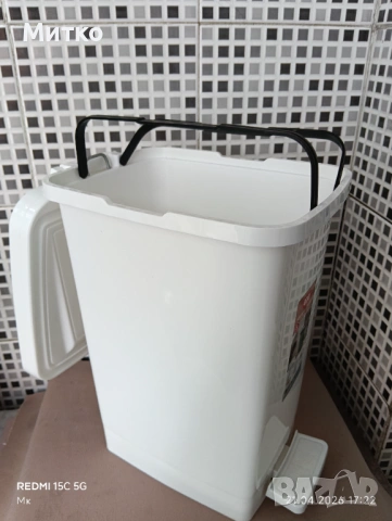 Кошче бяло за боклук, снимка 2 - Мопове, кофи, четки и метли - 54269567