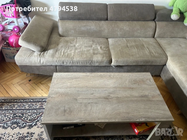 Ъглов разтегателен диван + табуретка + маса – запазен няма скъсано протрито , снимка 2 - Дивани и мека мебел - 54173134