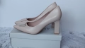 Стилни дамски обувки с висок ток в бежово, снимка 1