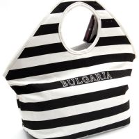 Дамска модерна Лятна чанта текстил - раирана - черно и бяло с надпис , снимка 2 - Чанти - 45651603