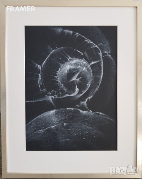 ВАСИЛ ИВАНОВ 1909-1975 Непозната планета и слънце картина от 1970те години, снимка 1