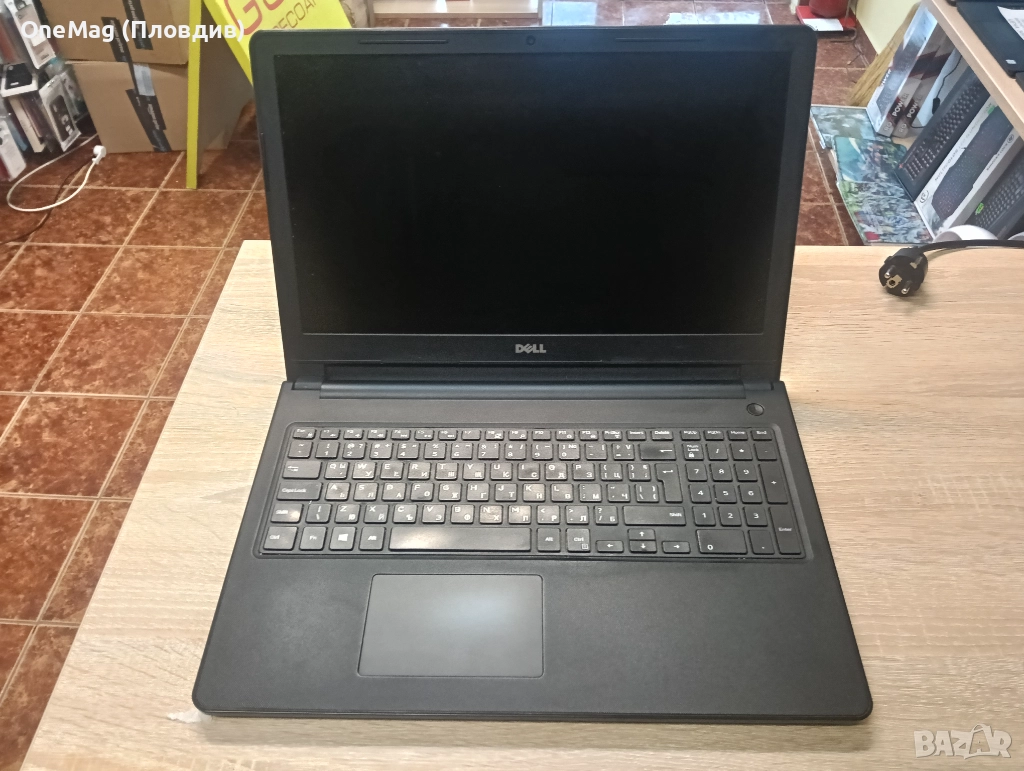 Лаптоп Dell Inspiron 15 с две видео карти (козметични забележки), снимка 1