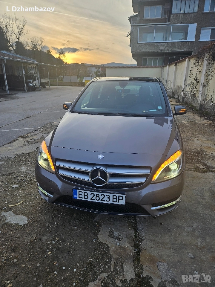 Mercedes B180 *КОЖА *ПОДГРЕВ *DISTRONIC * Park asist* Android auto&Carplay * KAMERA, снимка 1