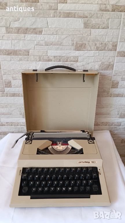 Стара пишеща машина Privileg 160 - Made in Germany, снимка 1