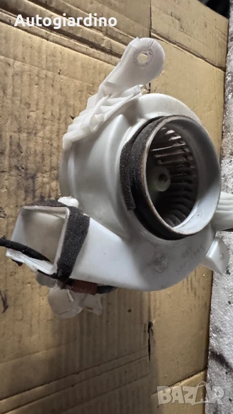 Вентилатор за парно зa Toyota Prius - 87130-47070 / 117200-2913, снимка 1