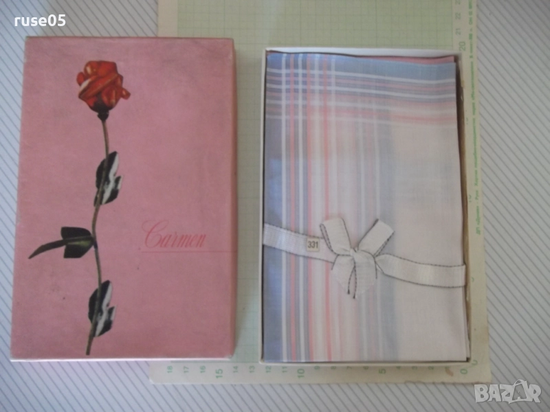 Комплект "Carmen" памучни дамски носни кърпички в кутия, снимка 1