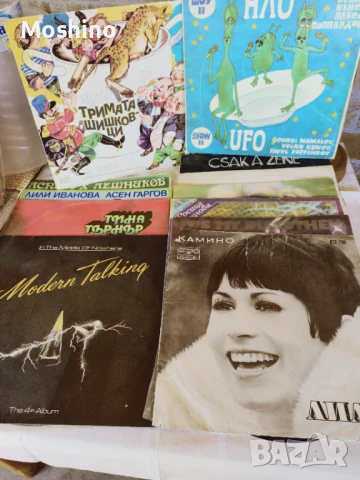 Стари плочи с музика 