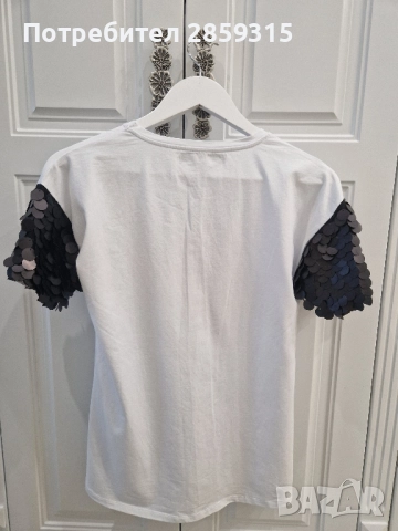 Спортно-елегантна дамска тениска - бяла с черна щампа и пайети, размер S, снимка 4 - Тениски - 52155903
