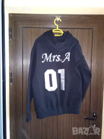 черен суитшърт Mrs.A 01
