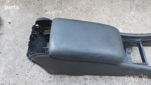 Подлакътник Мерцедес C класа W203 - E037611021, снимка 4 - Части - 51335234
