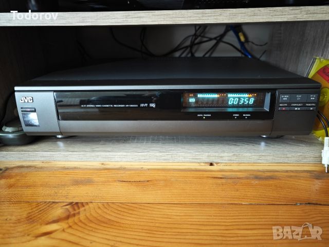 VHS видео JVC HR D880EG, снимка 1 - Плейъри, домашно кино, прожектори - 45707873