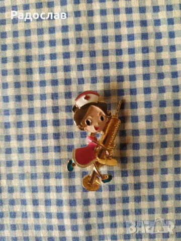 емайлирана брошка 