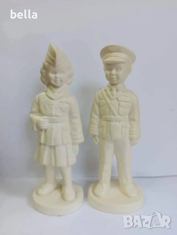 Рядък комплект фигури Goebel Hummel (1997) – Бял бискуит порцелан