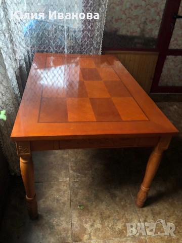 Голяма трапезна маса с дърворезба