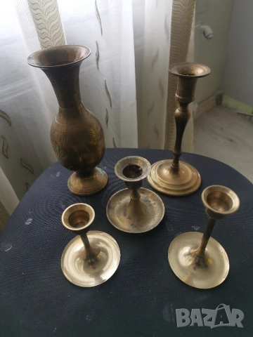 Месингови свещници и ваза