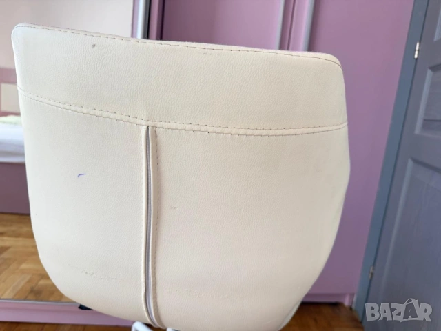 Столчета с въртене , колелца и регулиране височина, снимка 3 - Спални и легла - 53917656