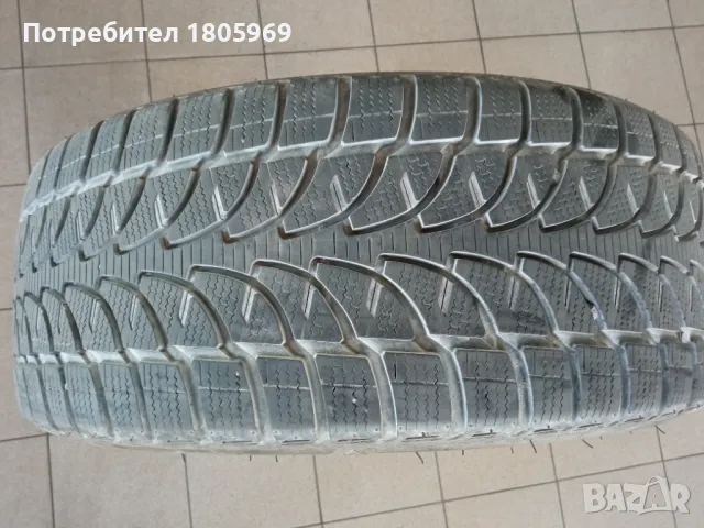 1бр. зимна гума 235/45/19 Bridgestone, снимка 1 - Гуми и джанти - 46933621