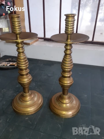 Чифт невероятни стари бронзови свещници