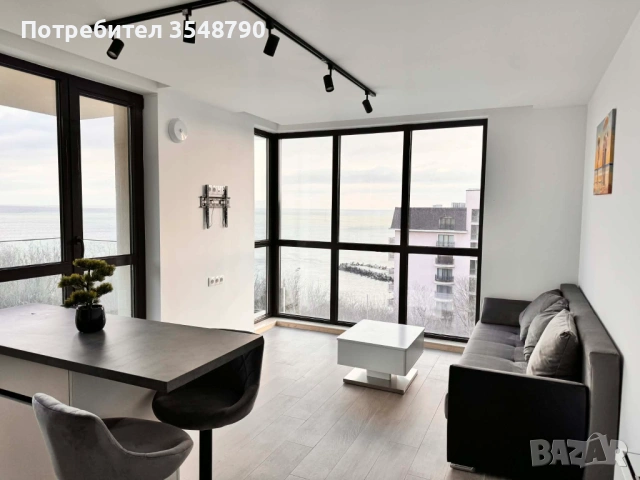 Тристаен, обзаведен апартамент на метри от морето