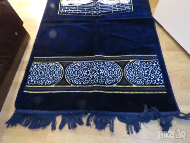 турско молитвено килимче, килимче за молитва за Намаз черен  фон с красиви флорални мотиви османски , снимка 3 - Антикварни и старинни предмети - 50741232