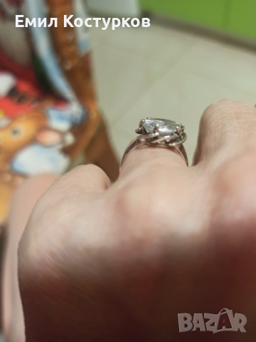 Продавам нежен сребърен пръстен с печат 925, с бял циркон с размер 10 мм. , снимка 3 - Пръстени - 53670940