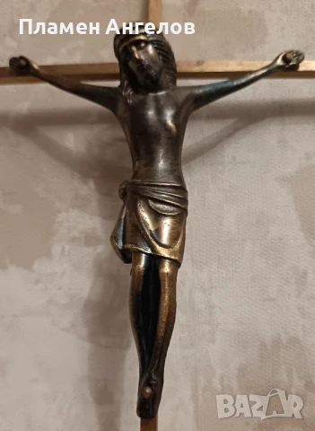Стар бронзов кръст със разпятие