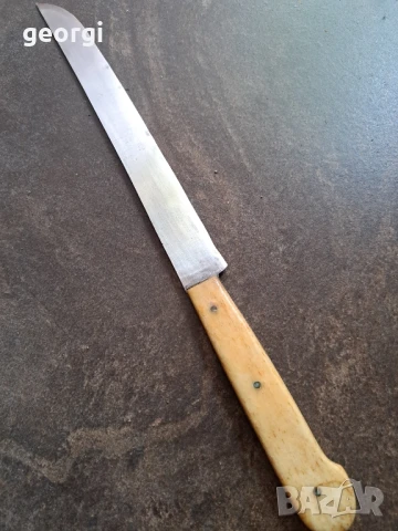 стар нож с чирени от кост
