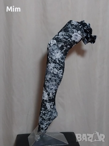 CALZEDONIA S/M Черен чорапогащник от дантела на бели рози 