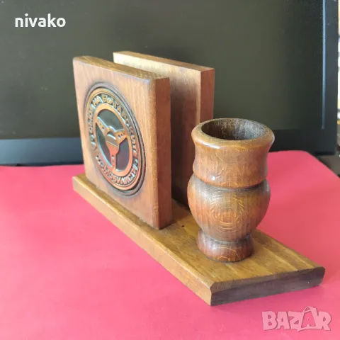 Продавам дървена ретро поставка за химикали и листчета с медно лого на СБА, снимка 4 - Антикварни и старинни предмети - 49828579