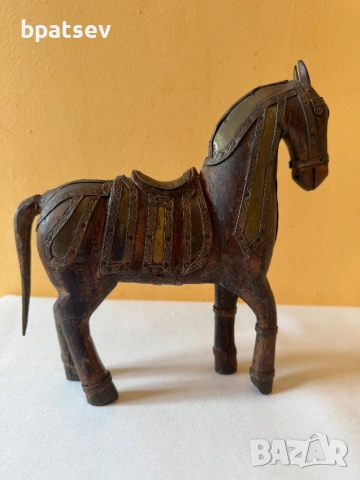 ръчно изработена фигурка на конче