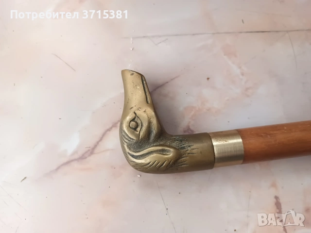 Дървен бастун с бронзова дръжка с тайник